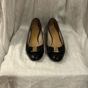 FERRAGAMO
Vara bow-embellished patent-leather pumps